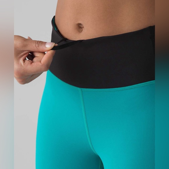 Lululemon Smooth Stride Crop Capri Legging 17” Viridian Green/Black Turquoise - Picture 5 of 11